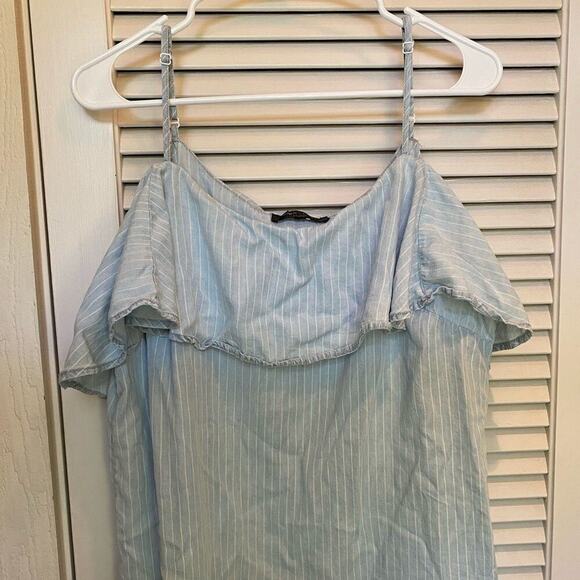 Romeo + Juliet pinstripe cold shoulder mini‎ dress - Picture 4 of 12